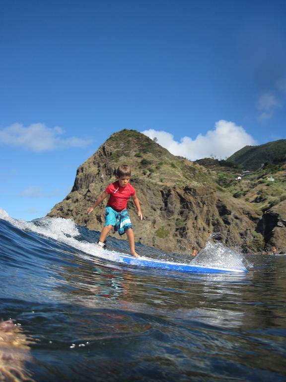 Madeira Surf Camp Albergue Porto Da Cruz Exterior foto